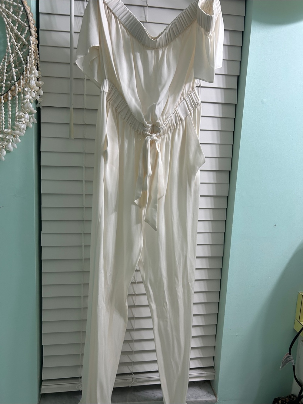 Women’s 100% silk pant suit with tie waistline and pockets. Light weight
